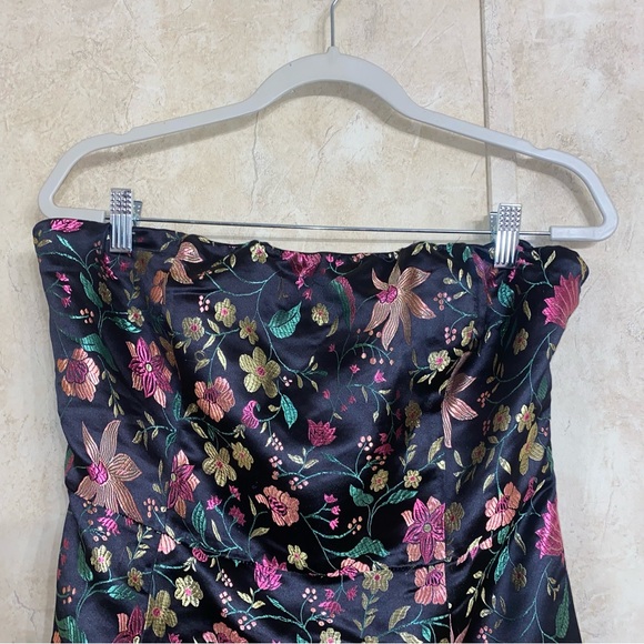 Lulu’s Floral Strapless Dress - Picture 6 of 13